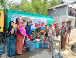 Bagi bagi Air Bersih, Teh Puteri Komarudin Anggota DPR RI dari fraksi Golkar Banyak Dukungan dari Warga