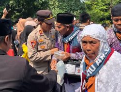 Polres Purwakarta Lakukan Pengawalan Dan Pengamanan Pemberangkatan Calon Jemaah Haji Kloter 38