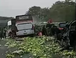 Tabrakan Beruntun Libatkan 10 Kendaraan di Tol Cipularang KM 85 Purwakarta
