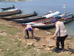 Cinta Lingkungan, Satpolairud Polres Purwakarta Lakukan Bersihkan Sampah