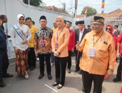 Antusiasme Ribuan Pendukung Warnai Pendaftaran Anne Ratna Mustika dan Budi Hermawan ke KPU Purwakarta