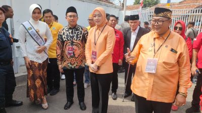 Antusiasme Ribuan Pendukung Warnai Pendaftaran Anne Ratna Mustika dan Budi Hermawan ke KPU Purwakarta