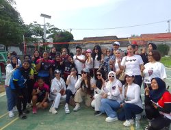 Calon Wakil Bupati Abang Ijo Hadiri Undangan Warga Perum BKR Cibening di Acara Turnamen Bola Volley Putri