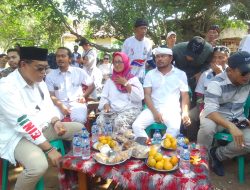 Ratusan Warga Makan Sate Haji Maya Bareng Calon Wakil Bupati Purwakarta Abang Ijo