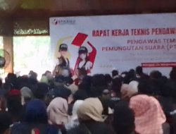 Rapat Kerja Teknis Pengawasan PTPS se-Kecamatan Purwakarta: PTPS Diminta Laporkan Pelanggaran Pilkada Purwakarta