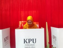 Anne Ratna Mustika Nyoblos di TPS 12 Bukit Berbunga, Bukti Komitmen untuk Demokrasi Purwakarta