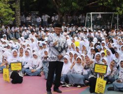 Rayakan Hari Guru Nasional, Maxim Berikan Penghargaan dan BingkisanSpesial untuk Tenaga Pengajar Kota Cirebon