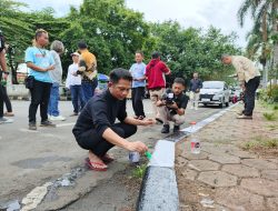Wujud Rasa Syukur Bupati Terpilih Om Zein Aksi Sosial Pengecatan Trotoar