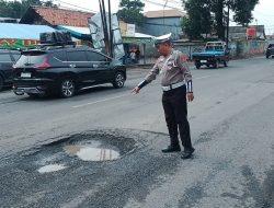 Cegah Kecelakaan, Satlantas Polres Purwakarta Survei dan Identifikasi Jalan Berlubang
