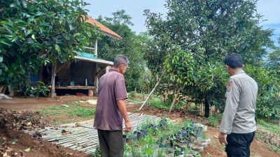 Dukung Program Ketahanan Pangan, Bhabinkamtibmas Polres Purwakarta Rutin Sambangi Masyarakat