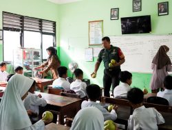 Selama Ramadhan, Babinsa Kodim Bojonegoro Kawal Pendistribusian Ribuan Paket Makanan Kering Program MBG