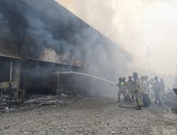 Damkar Berhasil Padamkan Kebakaran di Kawasan Pertokoan Pasar Jumat Purwakarta