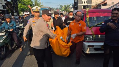 Sopir Angkot Ditemukan Meninggal Dalam Mobilnya