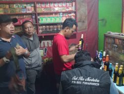 Razia, Polres Purwakarta Sita Ratusan Botol Miras Oplosan