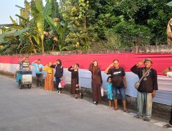 Bendera Merah Putih 100 Meter Warnai Awal Perayaan HUT RI di Sukarata Purwakarta