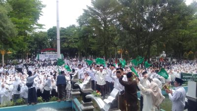 Ribuan Santri Padati Alun-Alun Purwakarta di Hari Santri Nasional 2025