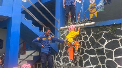 Lewat Edacil, Damkar Purwakarta Ajarkan Anak TK Tanggap Bahaya Kebakaran