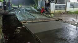 Warga Cilangkap Sambut Antusias Pengecoran Jalan dari Disperkim Purwakarta