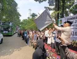 Doa dan Haru Mengantar Jemaah Haji Purwakarta Menuju Tanah Suci